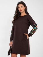 Czekoladowa dresowa sukienka z kieszeniami RUE PARIS 