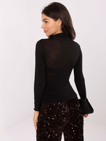 Czarna dopasowana bluzka z golfem