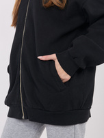 Czarna rozpinana bluza o kroju bomberki