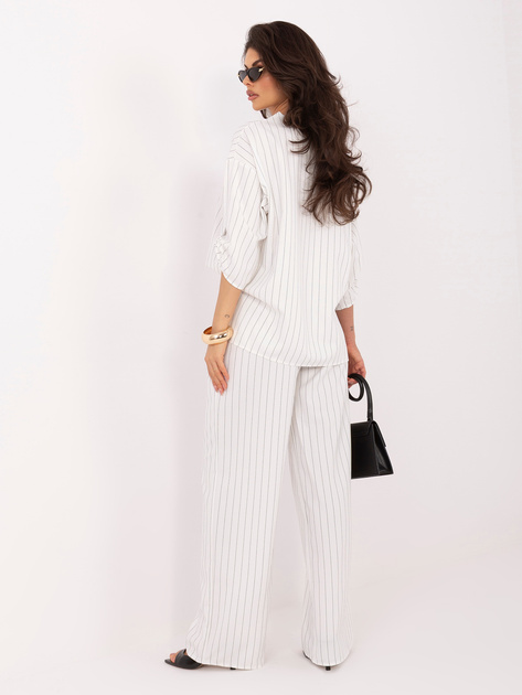 Biały elegancki komplet w paski