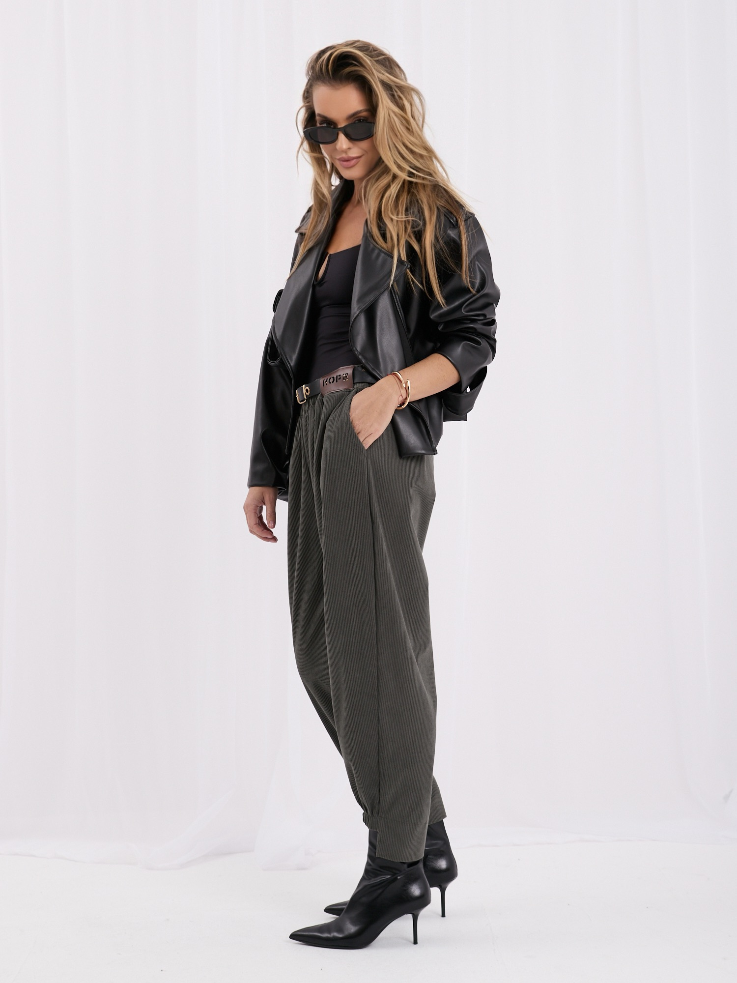 RUE PARIS Khaki Cordhosen mit Taschen.