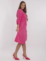 Fuksjowa muślinowa sukienka z kołnierzykiem