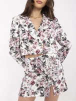 Ciemnoszaro-ecru garnitur z kwiatową broszką