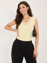 Jasnożółty prążkowany top z koronką