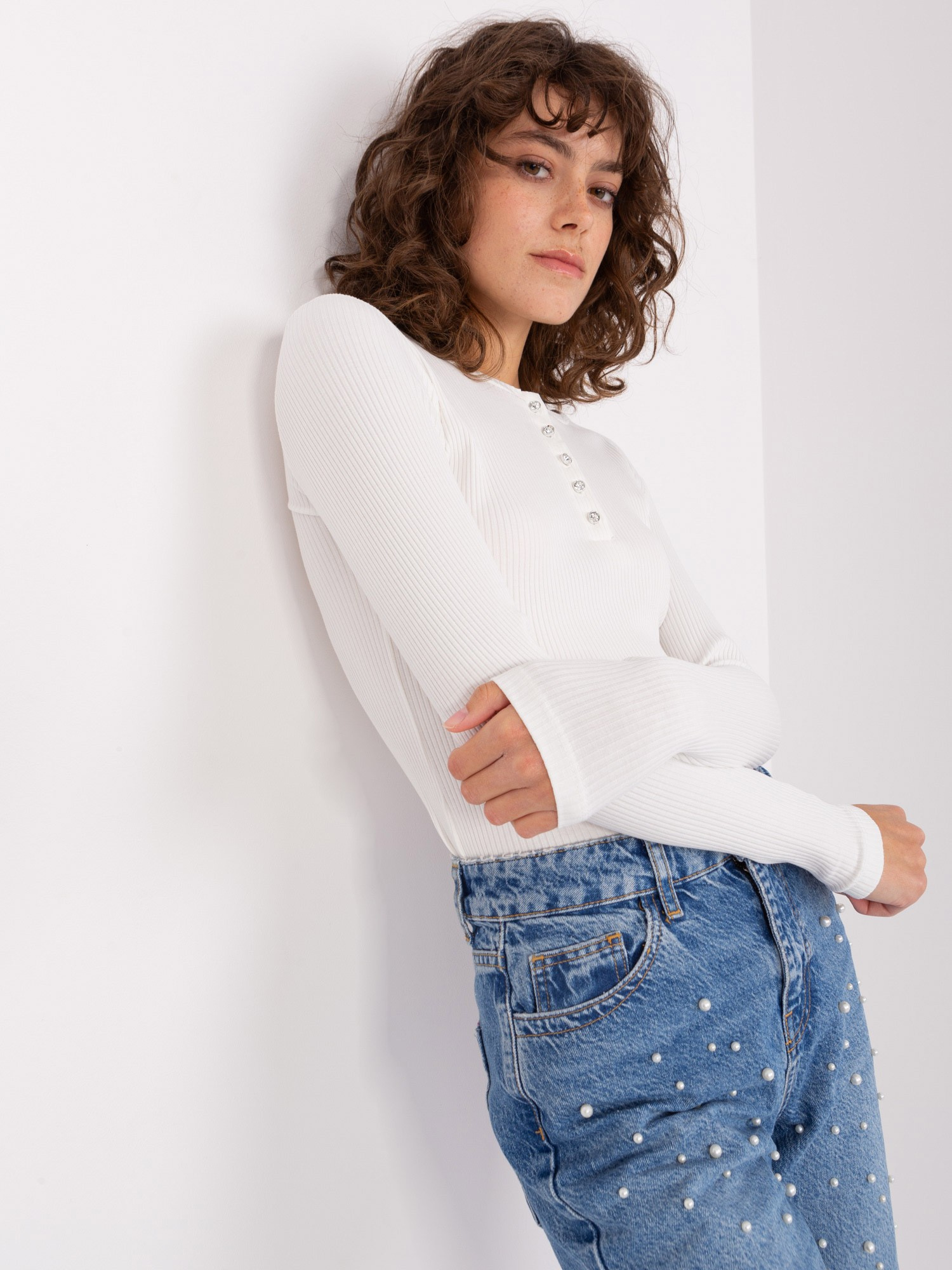 Ecru bluzka ozdobnymi guzikami BASIC FEEL GOOD