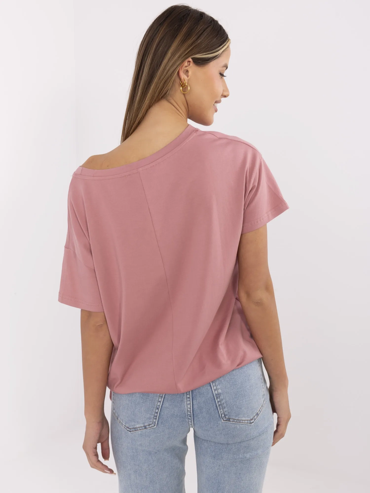 Brudnoróżowy t-shirt ze ściągaczem na dole
