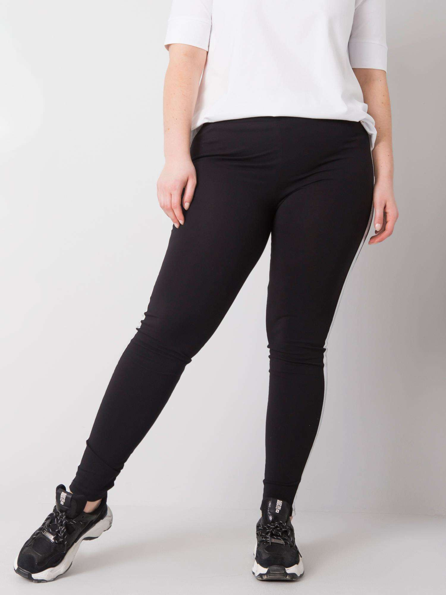 Schwarz-silberne Leggings in Übergröße mit Streifen Charlotta.