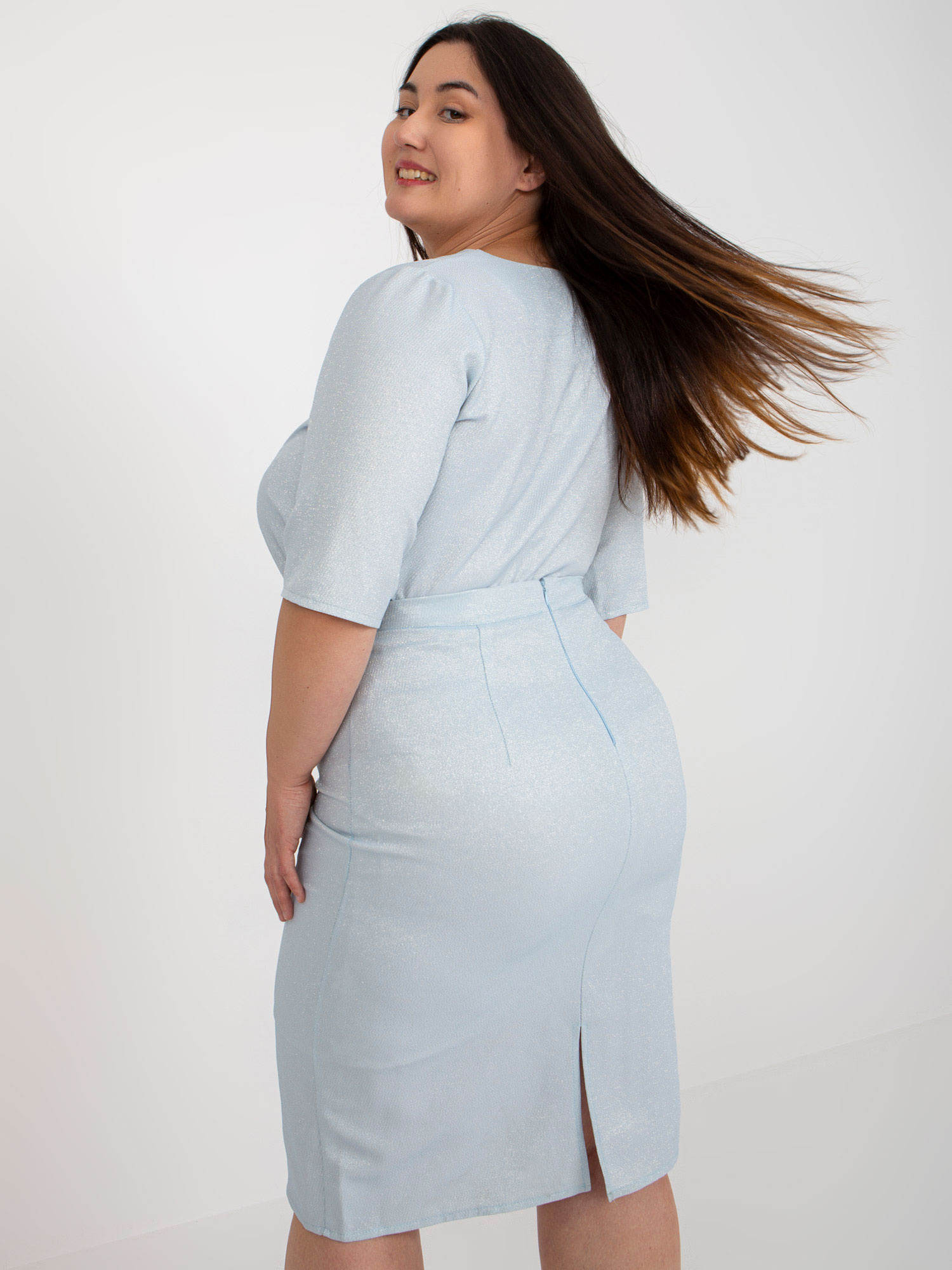 Jasnoniebieska elegancka spódnica plus size