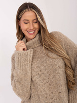 Beżowy długi sweter boucle z golfem