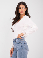 Ecru dopasowana bluzka w prążek