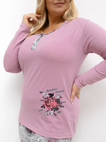 Purpurinė pižama plus size su gėlėtomis kelnėmis.