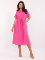 Różowa sukienka ze ściągaczem w talii OCH BELLA  