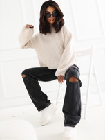 Helle beige weiche Oversize-Pullover mit rundem Ausschnitt.