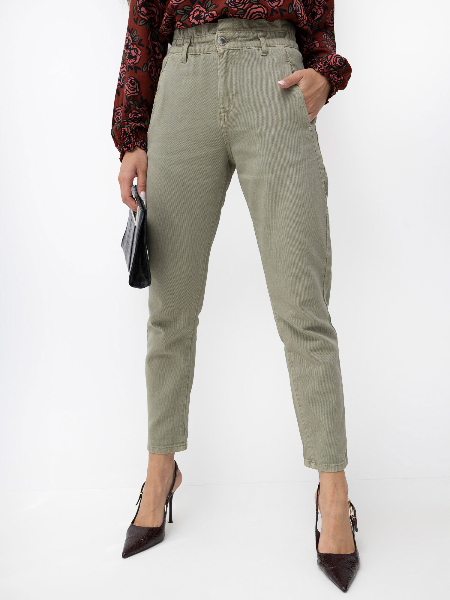 Khaki jeansy typu carrot z elastyczną gumką SUBLEVEL 