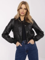 Czarna kurtka bomber z ekoskóry z kieszeniami