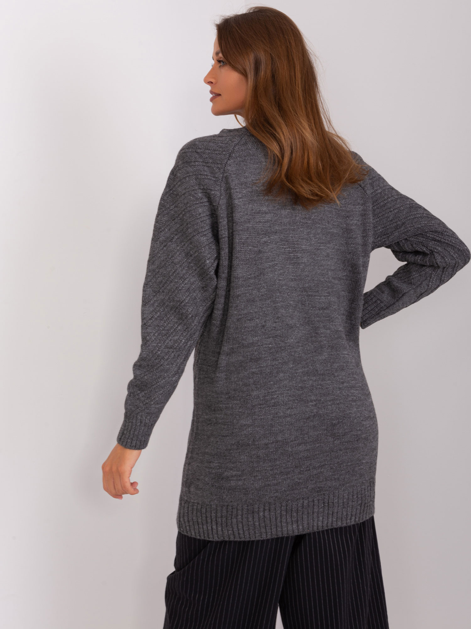 Ciemnoszary długi sweter oversize z półgolfem