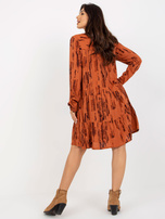 Hurt Jasnobrązowa sukienka z printami i falbaną SUBLEVEL