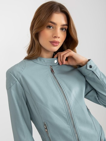 Hurt hellblauer Bikerjacke aus Kunstleder mit Taschen.