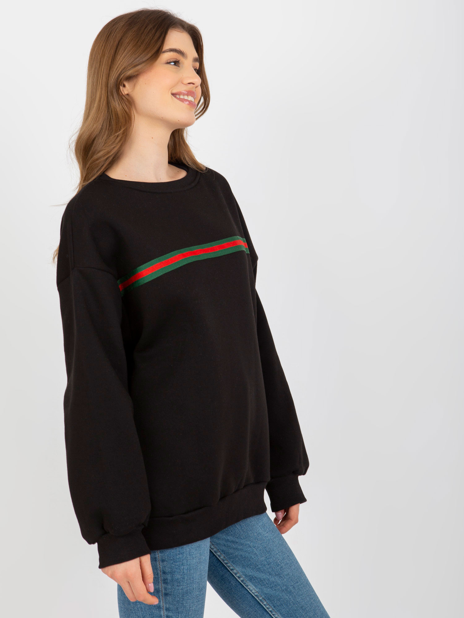 Czarna dresowa bluza bez kaptura o kroju oversize
