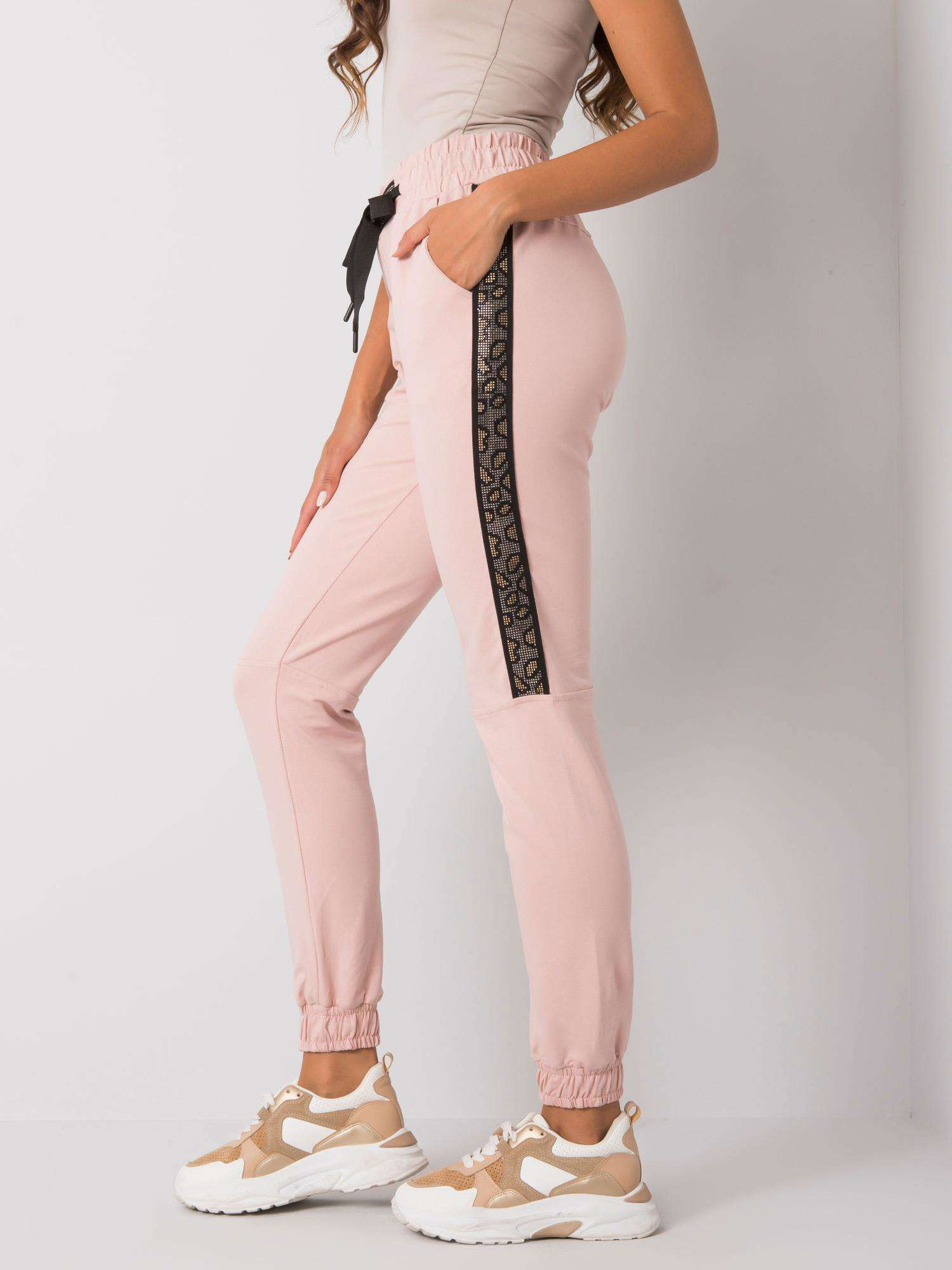 Brudnoróżowe spodnie dresowe z aplikacją Giulia