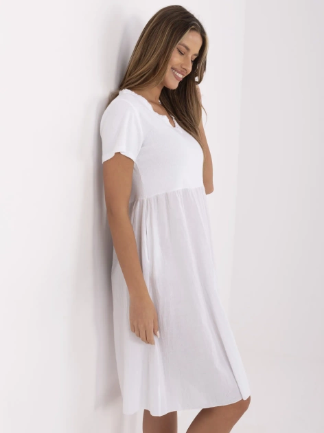 Biała letnia sukienka z dekoltem V
