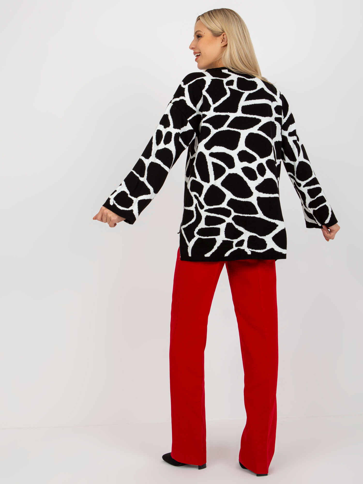 Biało-czarny wzorzysty sweter oversize