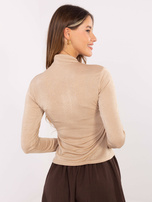 Beżowa dopasowana bluzka z półgolfem RUE PARIS