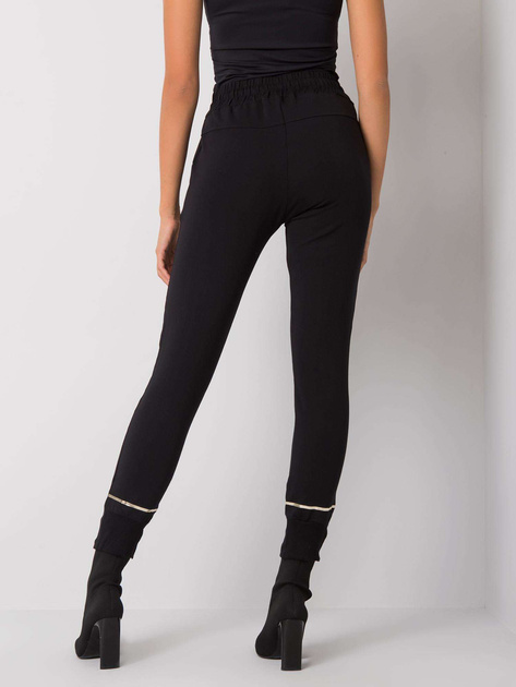 Czarne spodnie dresowe z nadrukiem Larissa