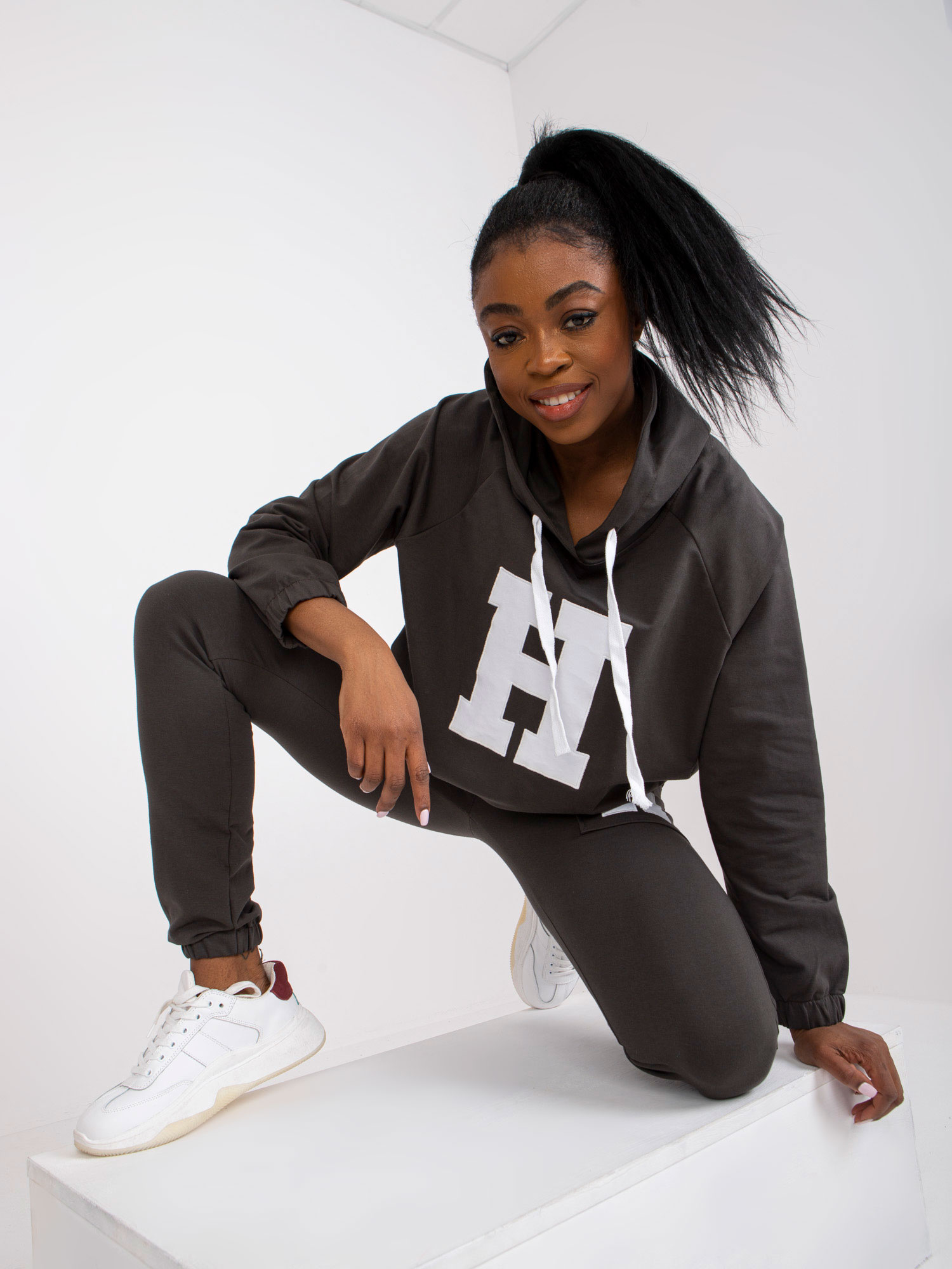 Khaki sweatshirt set with sweatshirt and pants Natela
