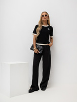 Schwarzer eleganter Pullover mit Applikation.