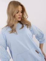 Jasnoniebieska bluza kangurka z okrągłym dekoltem RUE PARIS 