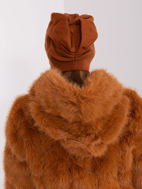 Hurt Jasnobrązowa czapka zimowa z aplikacją