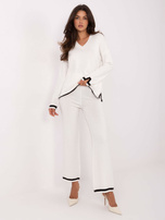 Ecru sweterkowy komplet z rozcięciami  