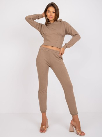 Beige Jogginganzug mit der Hose Neele.