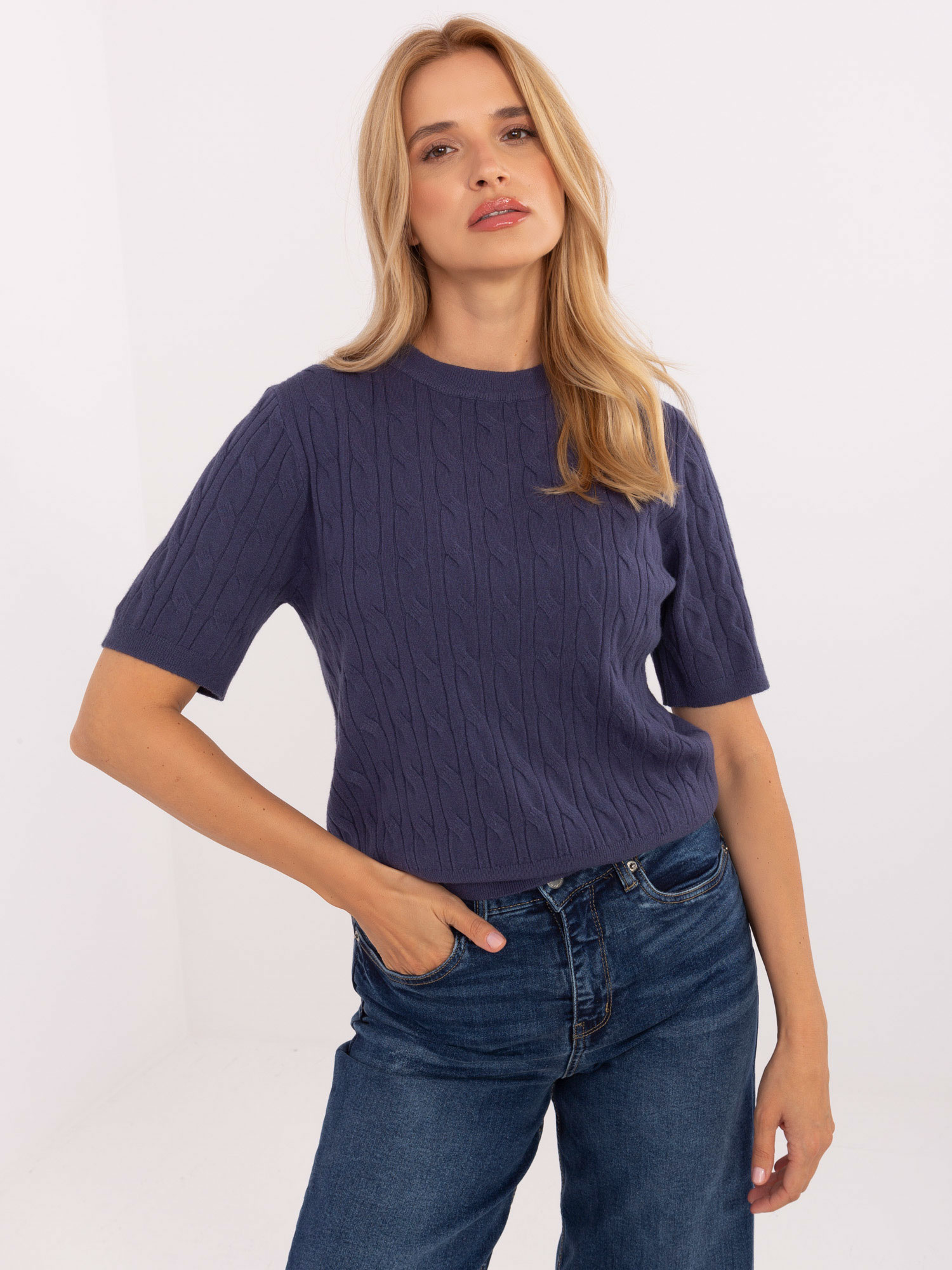 Dunkelblauer klassischer Pullover mit Viskose.