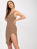 Ciemnobeżowa sukienka dopasowana na ramiączkach OCH BELLA 