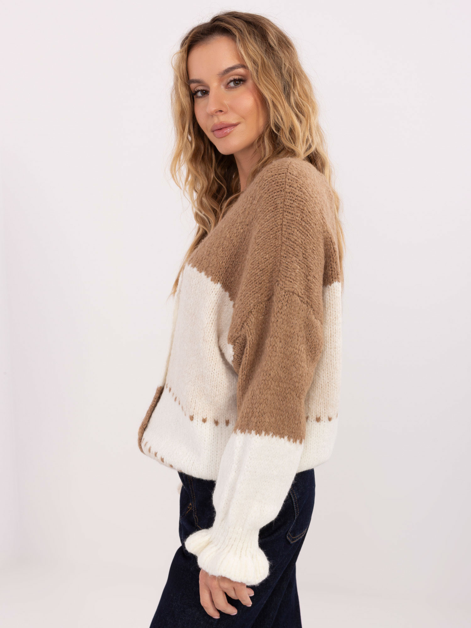 Sweter ecru