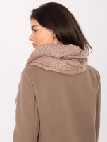 Jasnoróżowy długi szal z frędzlami