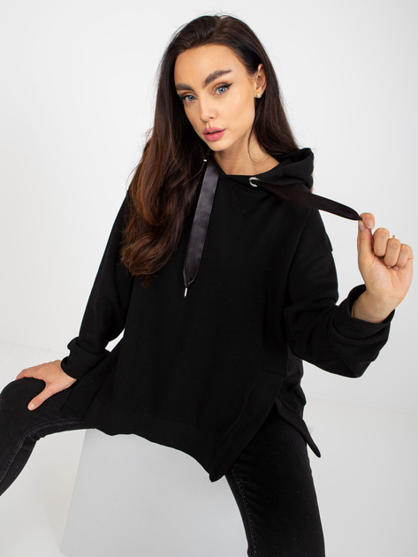 Hurtownia Czarna dresowa bluza z kapturem i troczkami