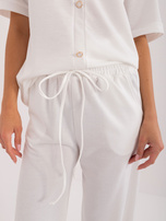 Hurt Biały casualowy komplet z bluzką i prostymi spodniami