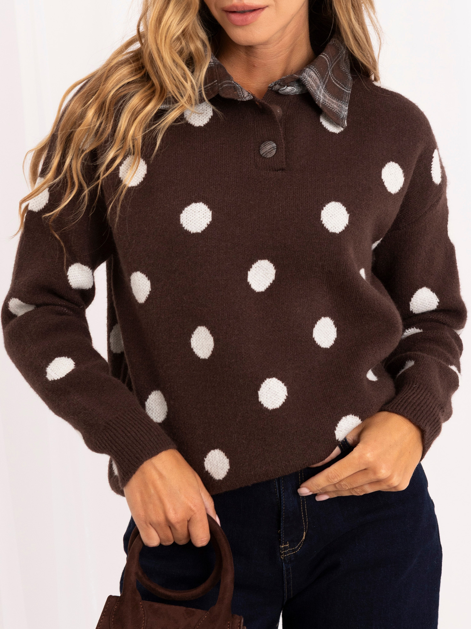 Brązowy damski sweter oversize w kropki