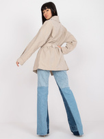 Beżowy krótki płaszcz z zapięciem na guziki