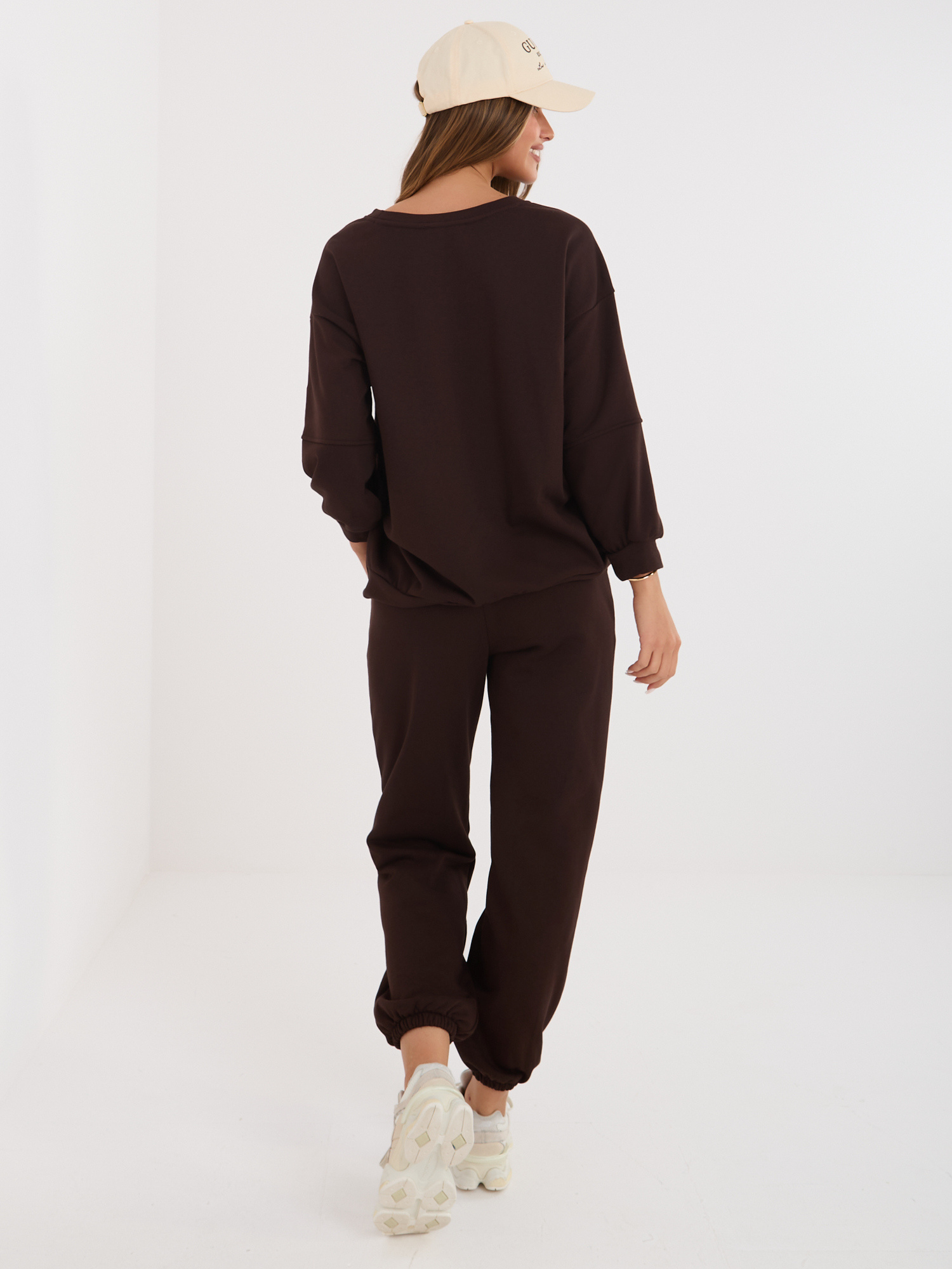 Czekoladowy dresowy komplet z bluzą oversize RUE PARIS 