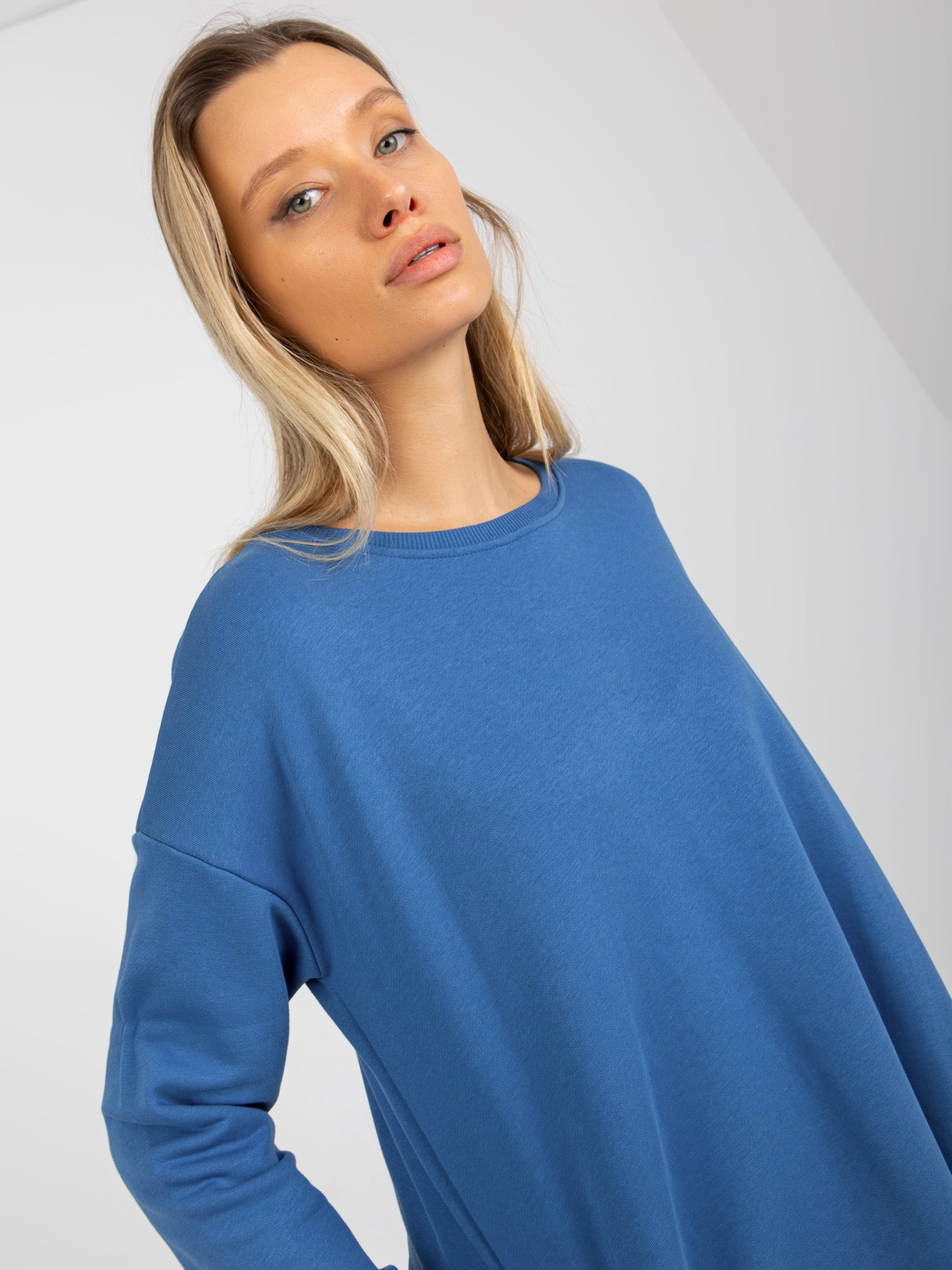 Ciemnoniebieska długa bluza basic z okrągłym dekoltem