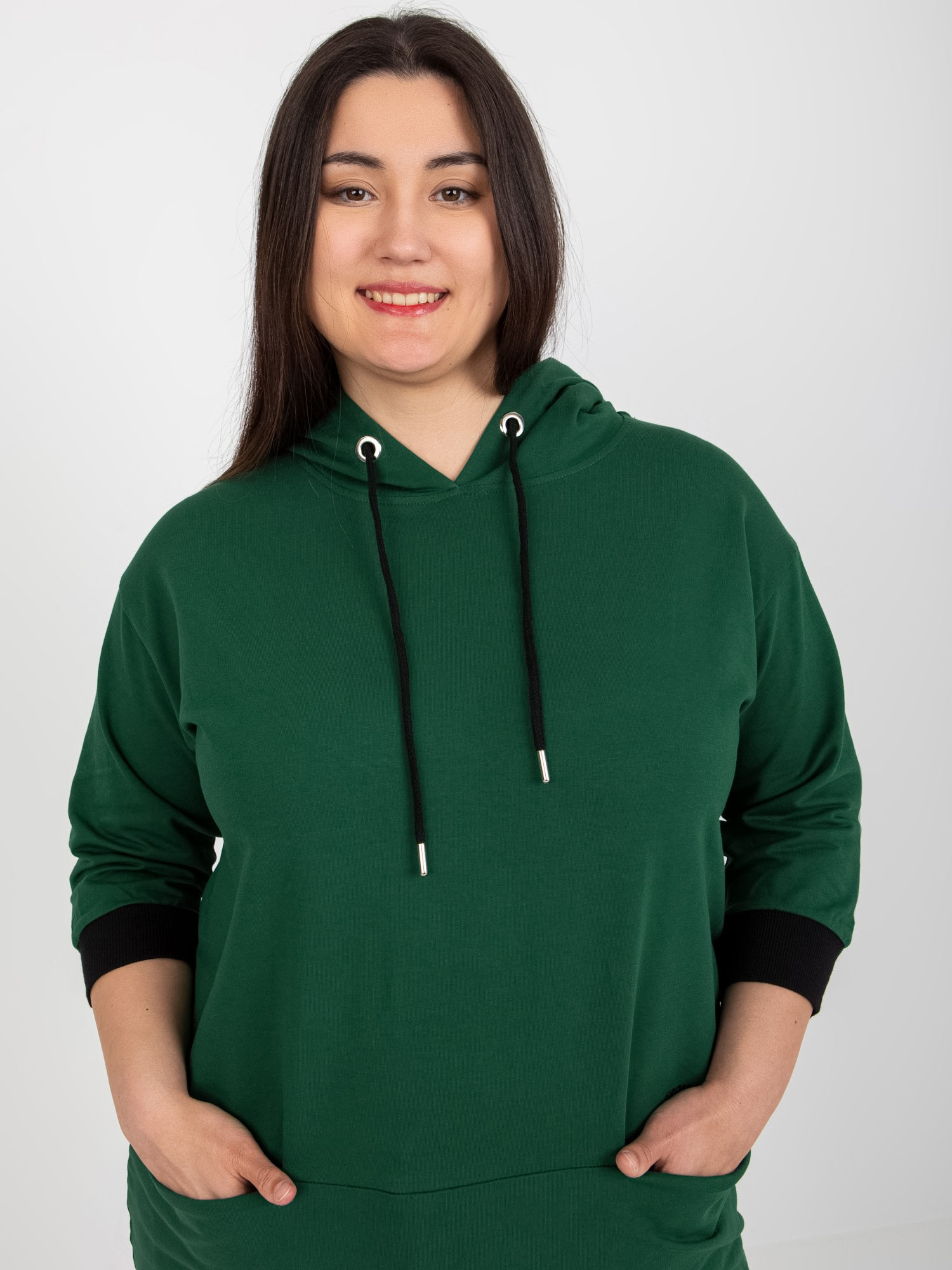 Hurtownia Ciemnozielona bluza plus size z kapturem