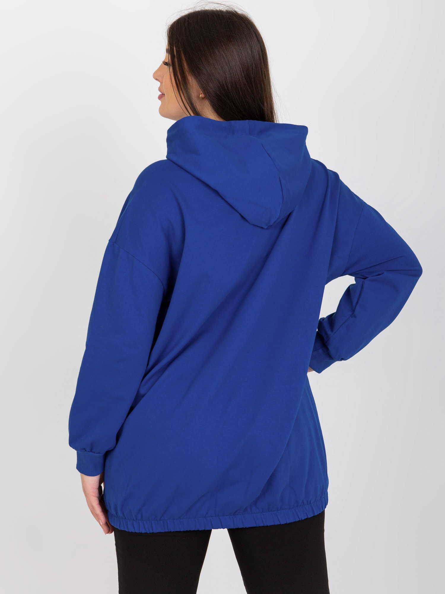 Ciemnoniebieska rozpinana bluza plus size z napisami
