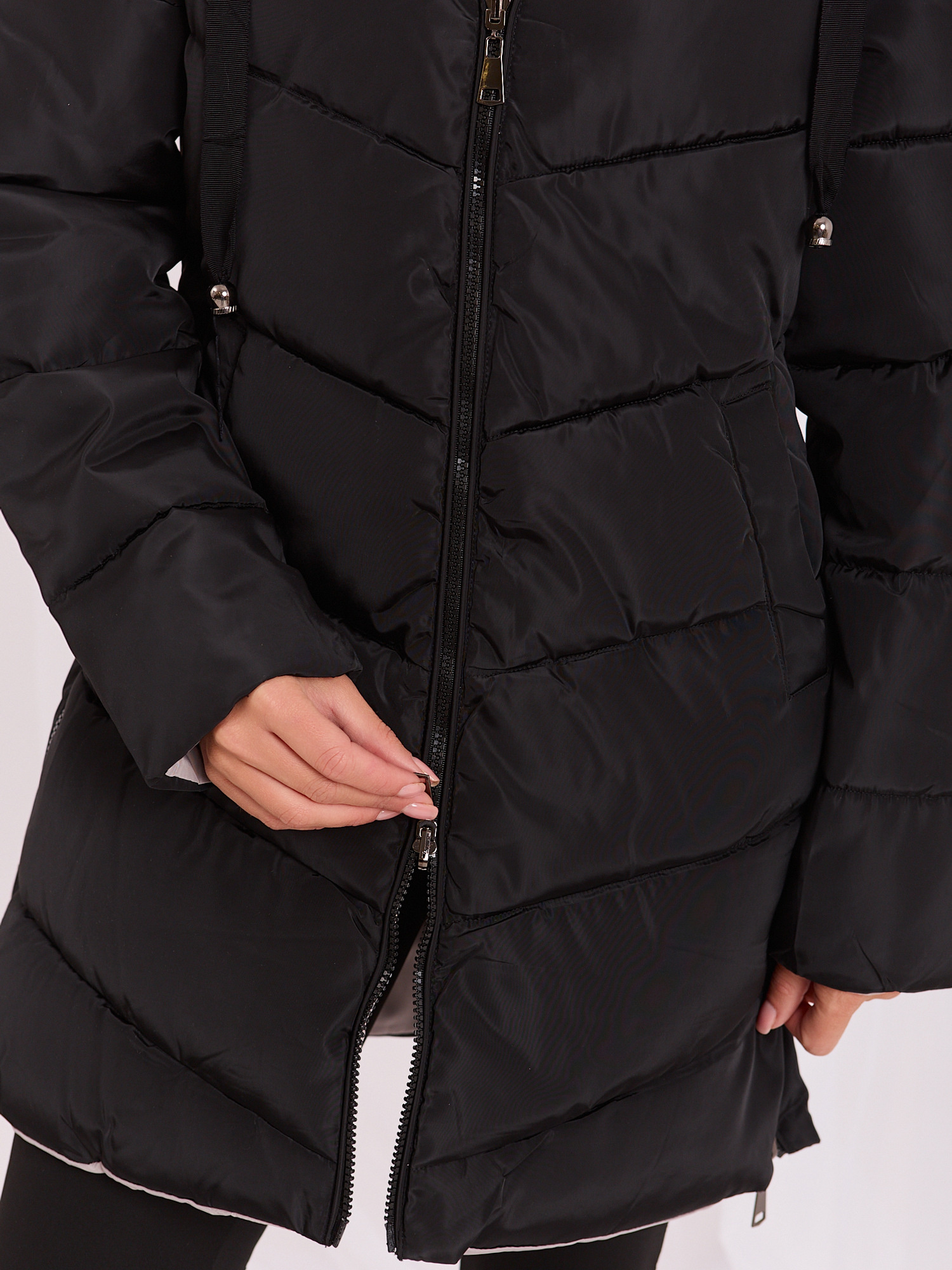 Hurt schwarz-beige wendbare Winterjacke mit Kapuze.