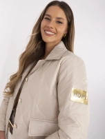 Hurtownia Beżowa pikowana kurtka z zapięciem na guziki