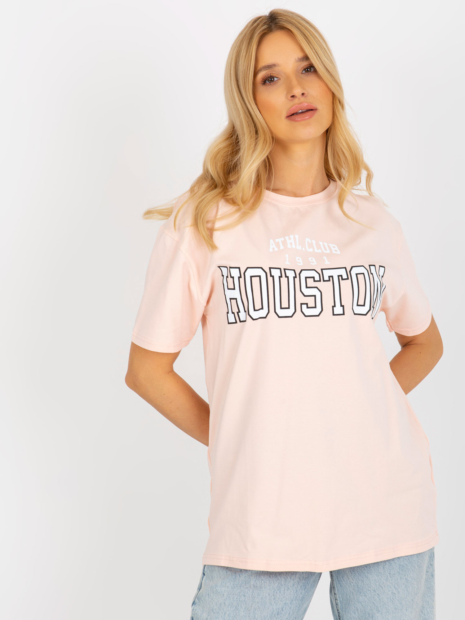 Jasnobrzoskwiniowy damski luźny t-shirt z nadrukiem
