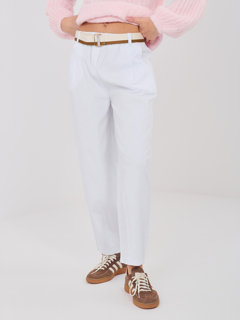 Białe bawełniane spodnie carrot